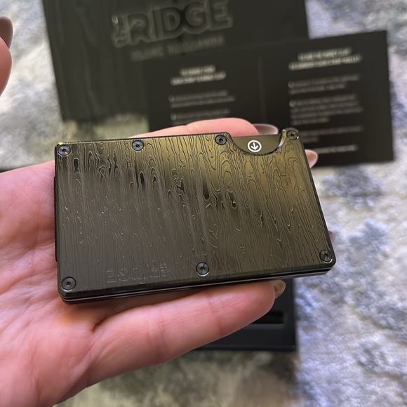 Ridge Stainless Damascus Wallet with Money Clip Cash Strap - Picture 5 of 6